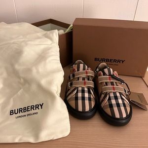 Burberry Markham Straps